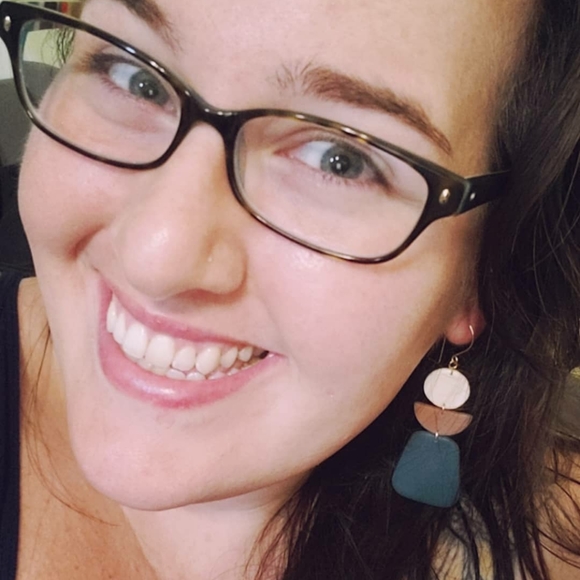 Meet your Posher, Kristina - Picture 2 of 2